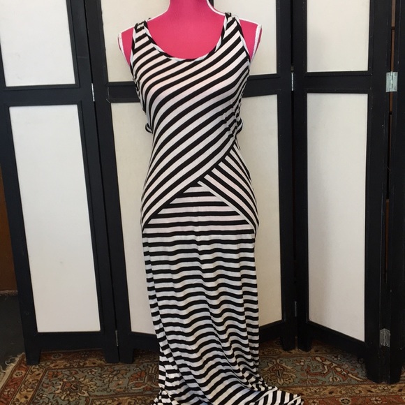 bailey blue Dresses & Skirts - Crisscross back maxi- size L (EUC)